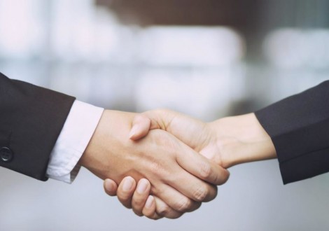 stretta-di-mano1-1-1024x614